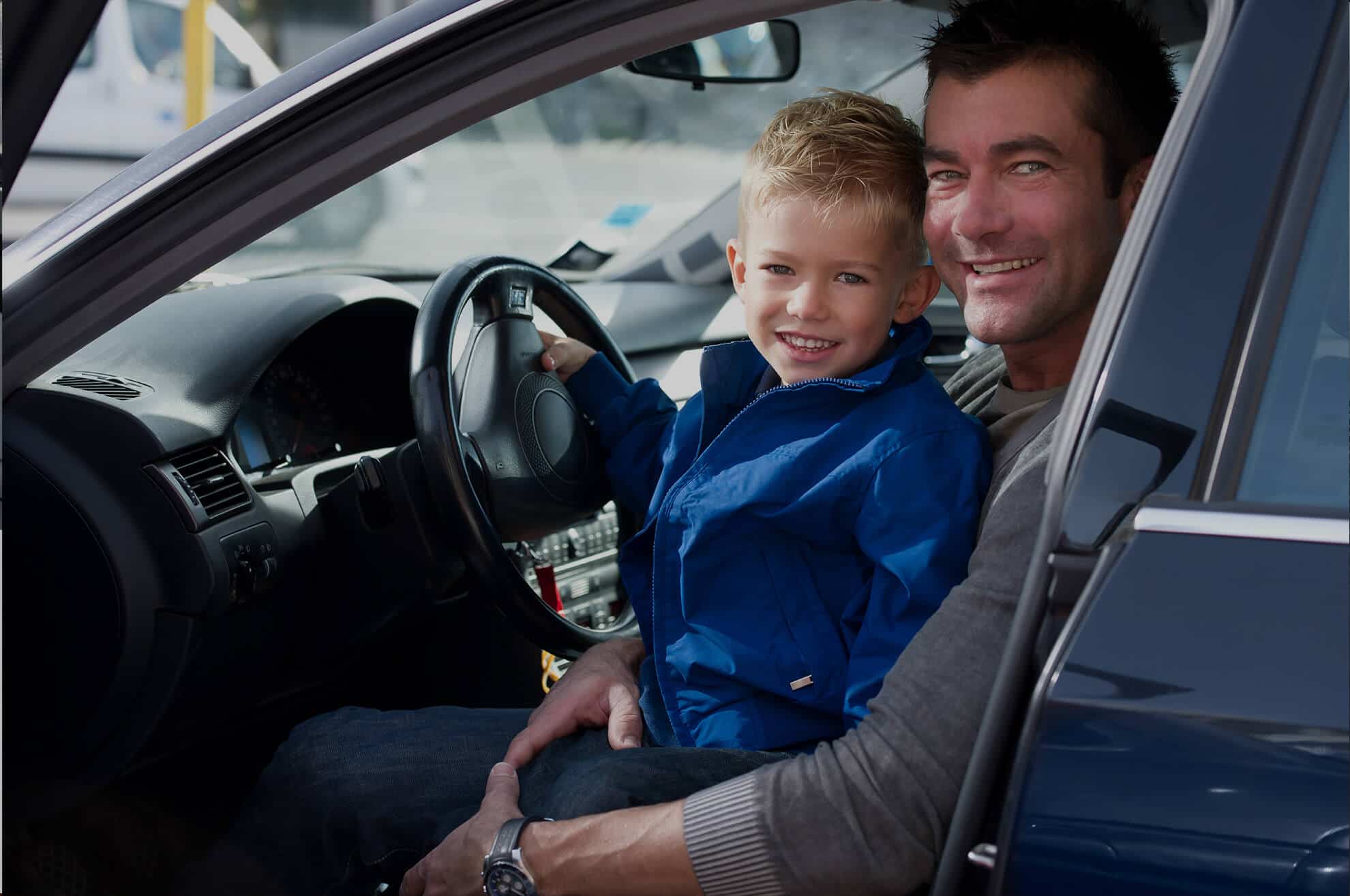 Как пользоваться автомобилем сына. Машина отца. Машина для папы. Машина для сына. Папа с ребенком в машине.